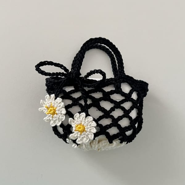 Daisy_Airpods_Case