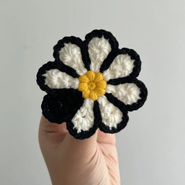 Daisy_Brooch